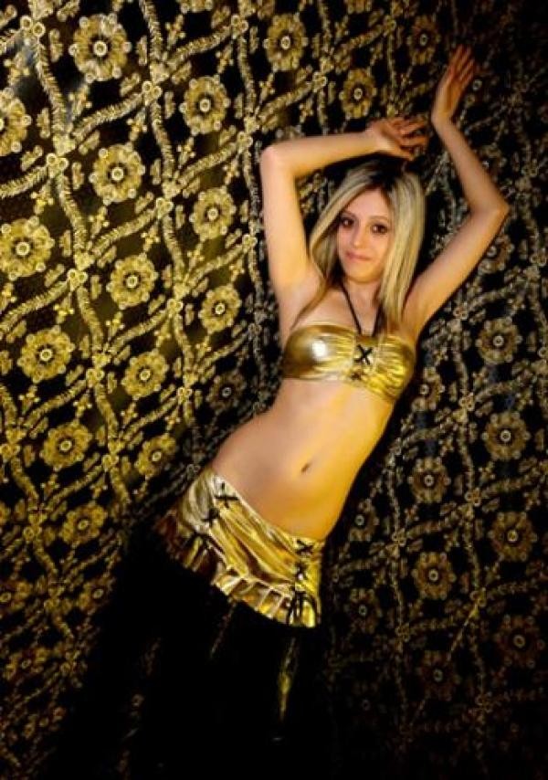 Nadja – Zierliches Privatgirl als Escort Girl buchen