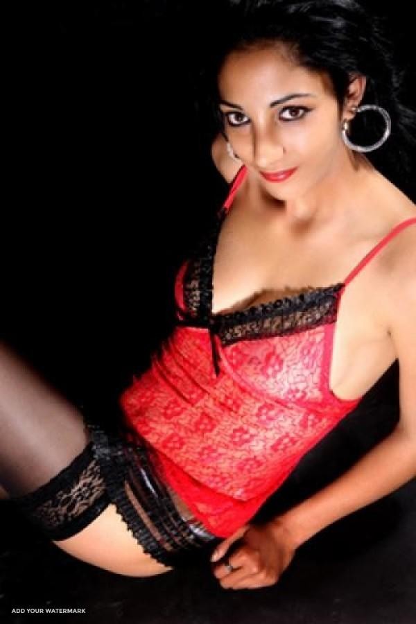 Melli – Edelnutte liebt Anal Sex und Gang Bang